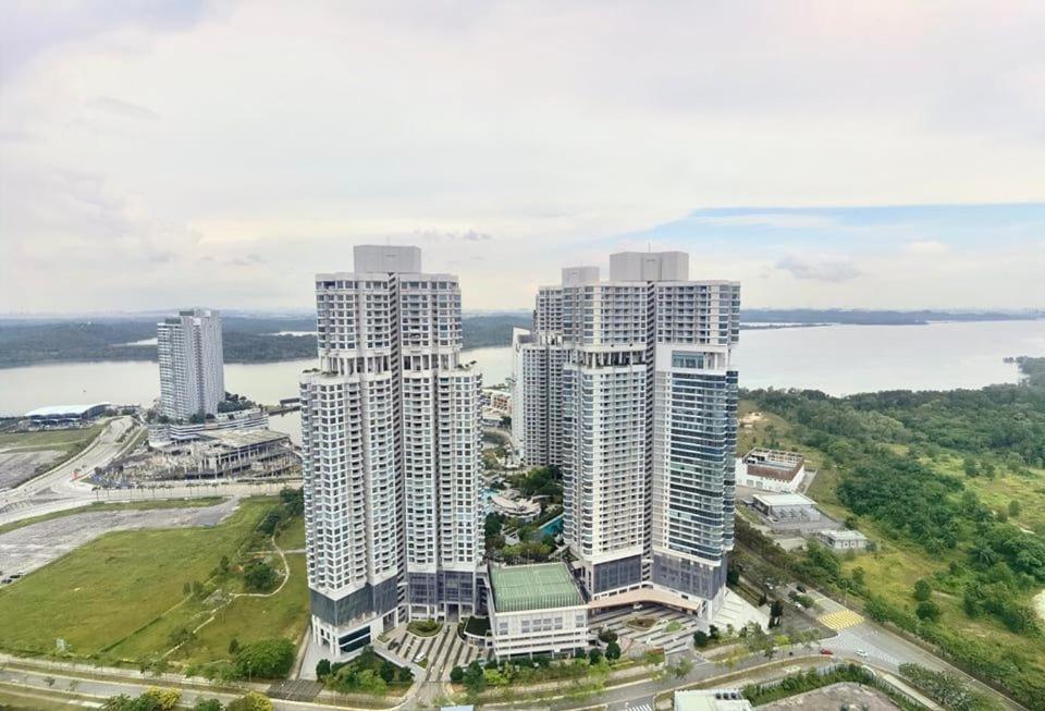1519 Almas Suites Seaview Sunrise Netflix By Stay Nusajaya  Exterior photo