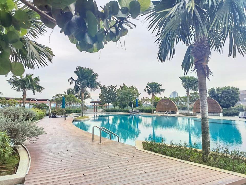 1519 Almas Suites Seaview Sunrise Netflix By Stay Nusajaya  Exterior photo