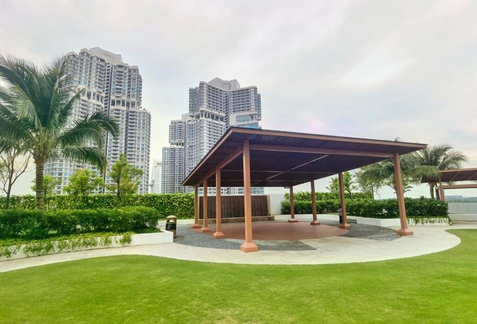 1519 Almas Suites Seaview Sunrise Netflix By Stay Nusajaya  Exterior photo